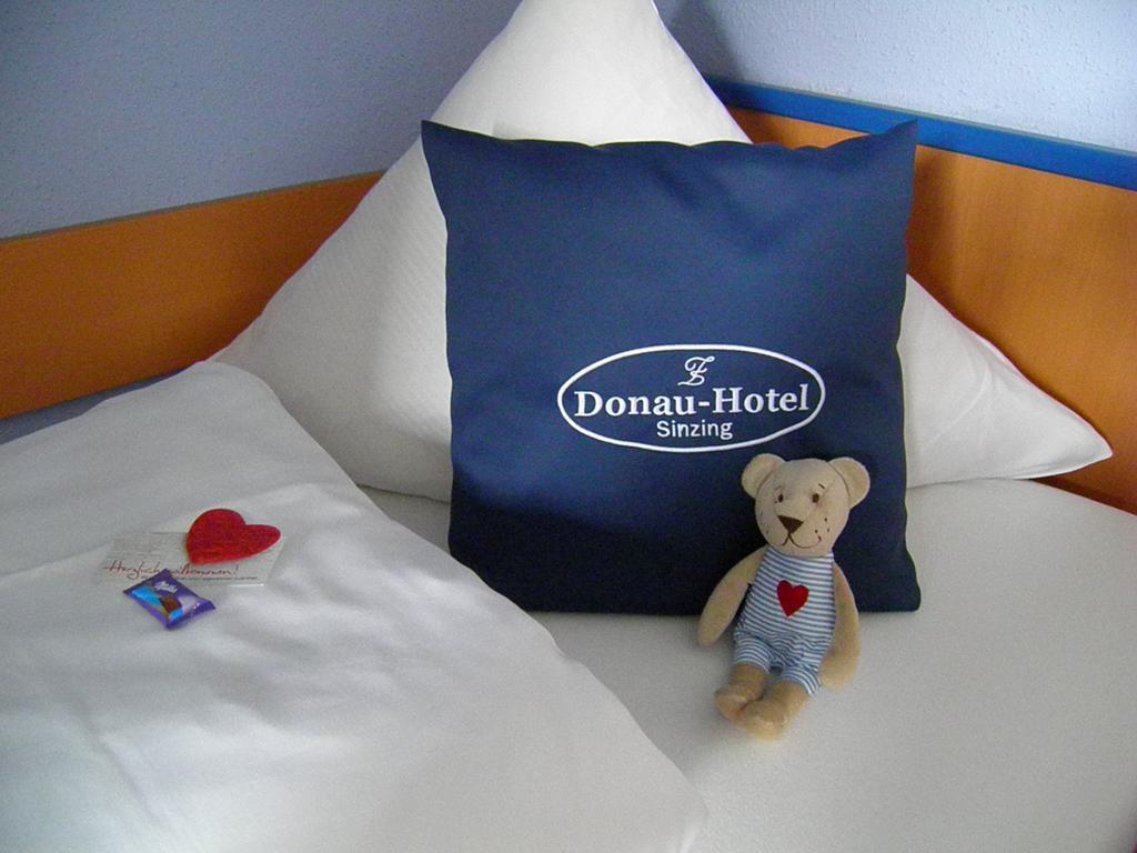 Donau-Hotel Sinzing Esterno foto