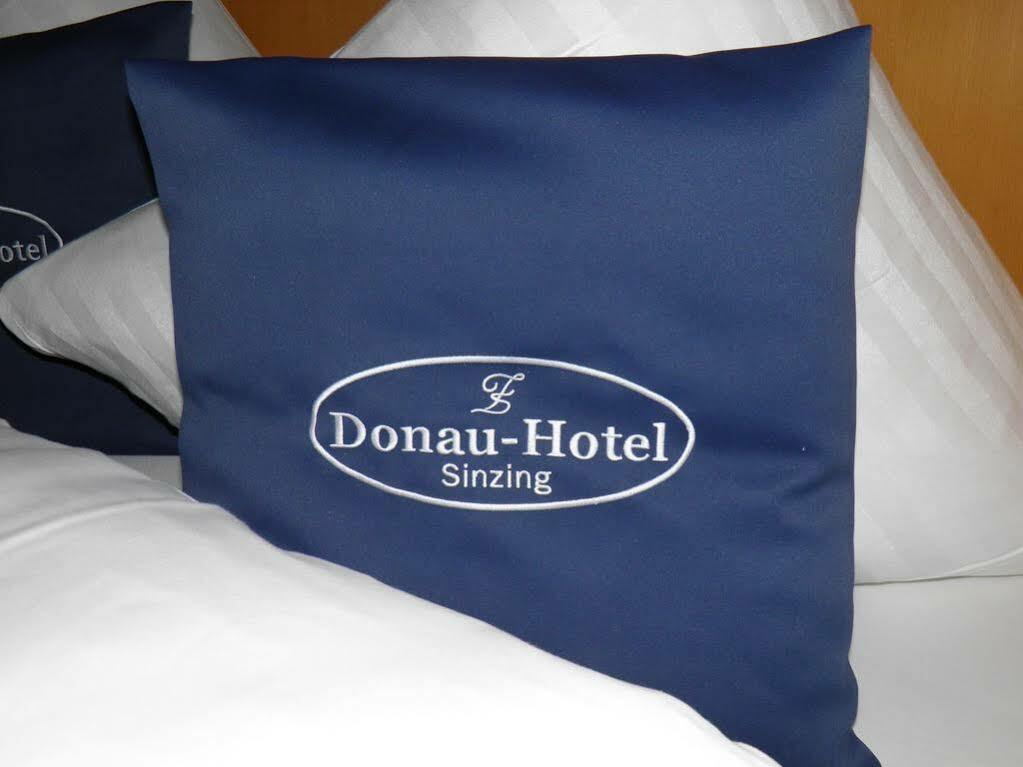 Donau-Hotel Sinzing Esterno foto
